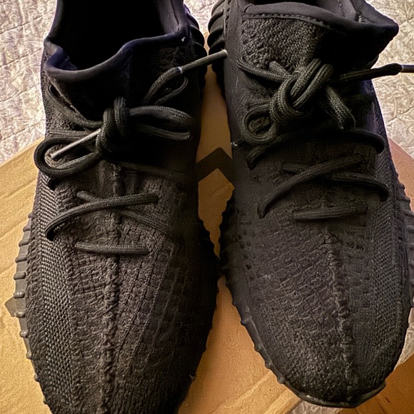 Yeezy sneakers - Picture 6 of 9